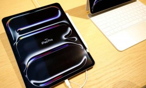“最不苹果” 的折叠iPhone，猛抄三星作业，卖的比华为三折叠便宜