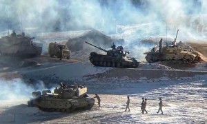 霸气！疑似边境视频曝光:我军士兵咬着手雷拉环与印军对峙