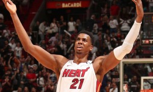 原创 
            又一笔重磅引援即将诞生！上海男篮锁定两届NBA盖帽王，卢伟升级冲冠阵容