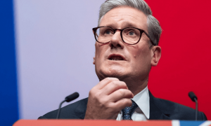 英首相访华计划泡汤？中方直接掀桌子，顺便还给日本盟友提了个醒