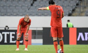 东亚杯-张玉宁失单刀 国足0-2不敌日本遭两连败