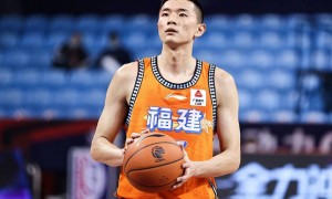 原创 
            辽宁报价罗宾逊，广东接触布莱克尼！同曦裁掉2外援，陈林坚复出