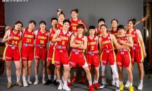 原创 
            场均19分11板！1米75后卫加冕世青赛篮板王 宫鲁鸣该给机会她