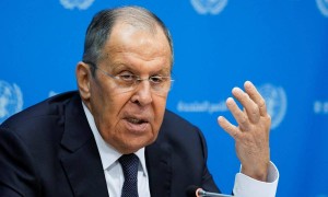 刚威胁完俄罗斯，美防长遭遇空中惊魂，机长挂上“7700”紧急代码，严重可能导致坠机