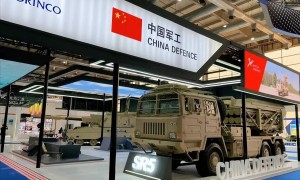 防线告破！歼-10C撬动美国后院，中国战机为何让哥伦比亚“叛变”