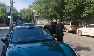 原创 
            黄仁勋将再次进京，雷军曾亲自接见，大厂都在等特供芯片！