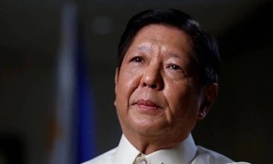 不听劝告，菲军机抵近渚碧礁，我军向其警告射击，逼其转向离开