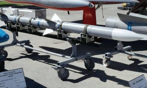 对抗中国空军的致胜法宝？AIM-260首次亮相，性能碾压中国PL-15？