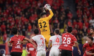 中超-韦世豪破门后伤退 10人成都1-0亚泰继续领跑
