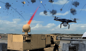 中国激光武器大单交付实锤！美媒现场直击，阿曼港口卸货装车曝光