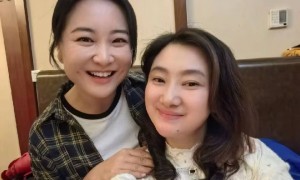 贾玲为冯巩庆生，现场照曝光，网友：贾玲身材没有反弹