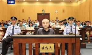 任贫困地区地委书记9年大肆敛财，窦万贵受贿逾两亿被判死缓