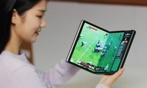 三星三大王炸：三折叠手机紧追华为，XR头显硬刚苹果，AI眼镜大招来了