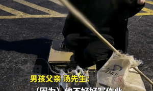 乌鲁木齐12岁男孩寒夜捡瓶子攒钱？回应来了