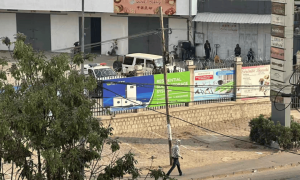 马达加斯加首都发生骚乱，当地华人：花钱请警察和部队打退暴徒进攻，抱团24小时轮班，有老板损失或超5000万元