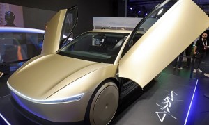 马斯克:明年一季度推第三代人形机器人,二季度Cybercab投产