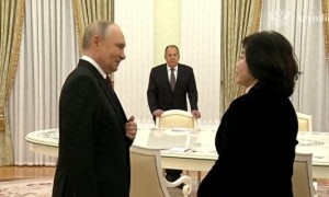 俄总统普京会见朝鲜外务相崔善姬,讨论双边关系