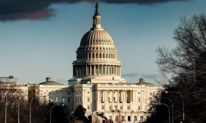 特朗普向国会提交机密通知:美正与贩毒集团处于“武装冲突”状态