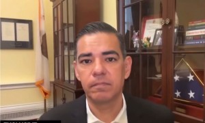 美媒:耗资约2亿美元,白宫新建奢华宴会厅遭调查,白宫回应