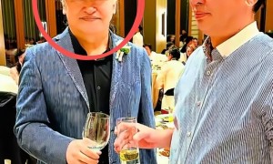 刘欢近况曝光:患不死癌症,带病参加女儿婚礼,满桌茅台太显眼